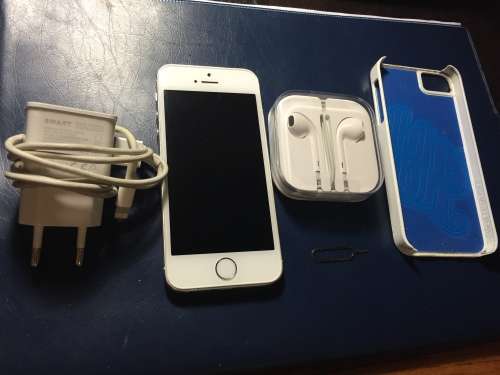 iPhone 5s 16GB white in great condition!